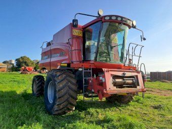 2009 Case IH 7088 Header with Midwest Crophawk Draper Front