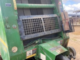 John Deere 468 Round Baler