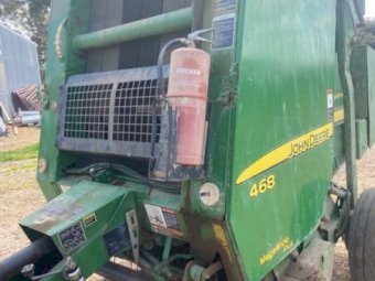 John Deere 468 Round Baler