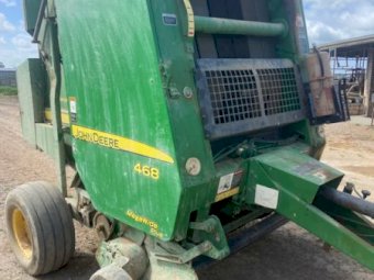 John Deere 468 Round Baler