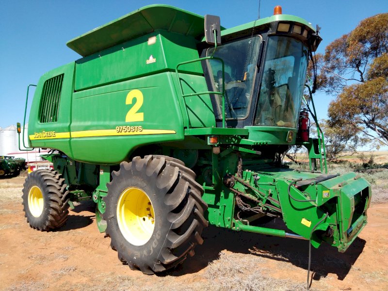 2003 John Deere 9750 STS Header with 936D draper front