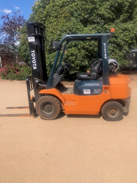 2002 Toyota 42-7FG25 Forklift