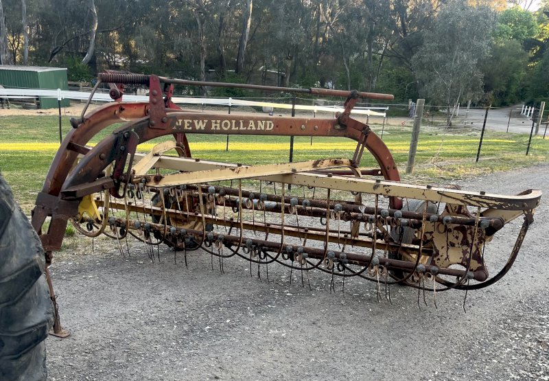 Under Auction - (A237) New Holland 56 Roller Bar Hay rake 