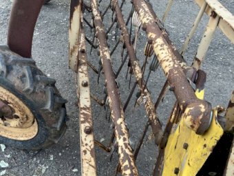 Under Auction - (A237) New Holland 56 Roller Bar Hay rake 