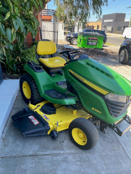 John Deere X580 Ride On Lawnmower