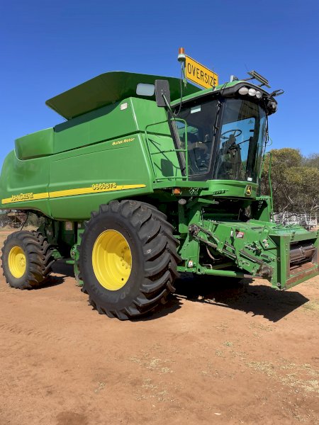 2007 John Deere 9660 STS Header