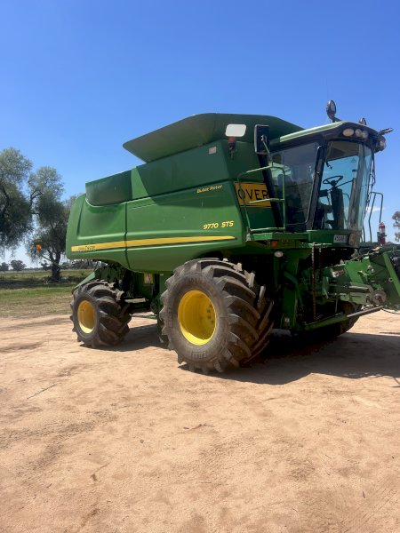 2011 John Deere 9770 Header with Fronts and Trailer