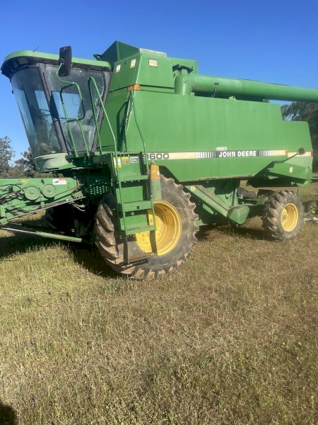 John Deere 9600 with 930 Front on Trailer