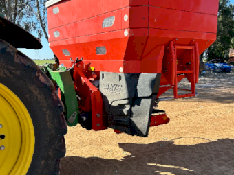 2018 Kuhn 50.2 Spreader with Extension Hopper