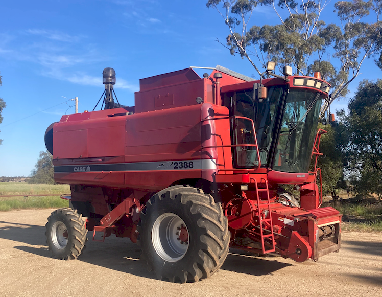 2000 Case IH 2388 Header with Front and Trailer