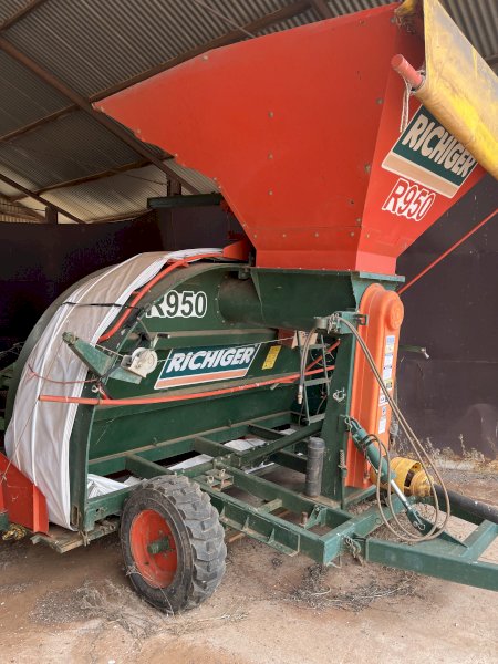 Richiger R950 Grainbag Loader