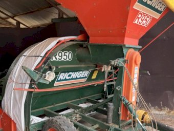 Richiger R950 Grainbag Loader