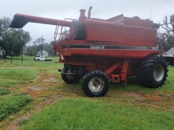 Case 2166 Header with 30Ft Front and Comb Trailer