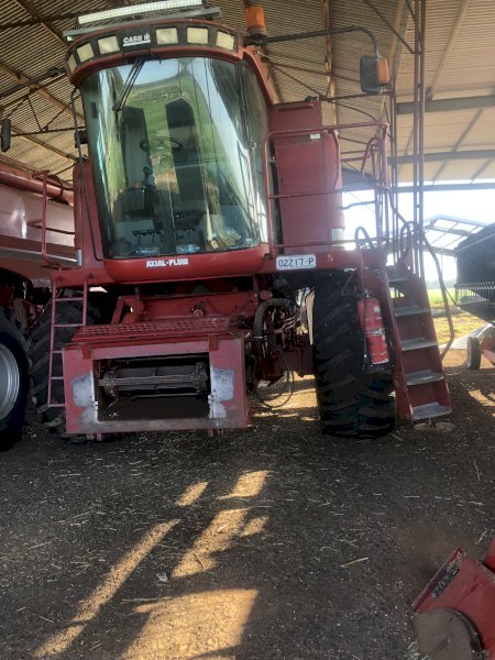 Case 2166 Header- 1010 25ft Front and Comb Trailer