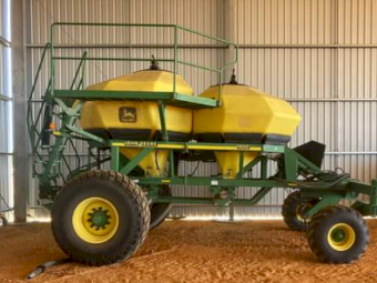 John Deere 1900 Air Cart