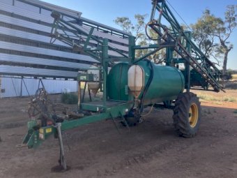1999 Goldacres 2500 lt Trailing Sprayer