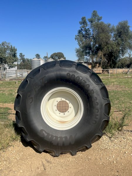 Mitas 900/70r32 Tyres and Rims