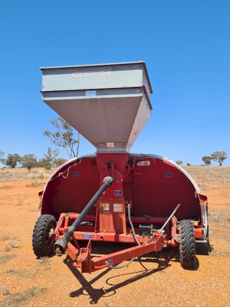 Mainero 2230 Grain Bag Loader