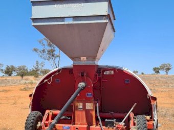 Mainero 2230 Grain Bag Loader
