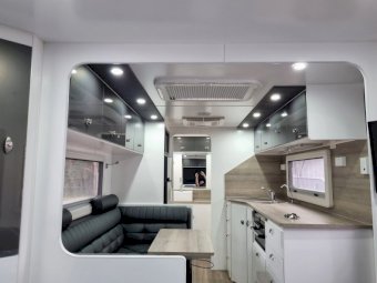 Safari XTRAK21 Club Lounge Caravan