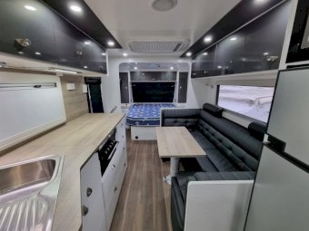 Safari XTRAK21 Club Lounge Caravan