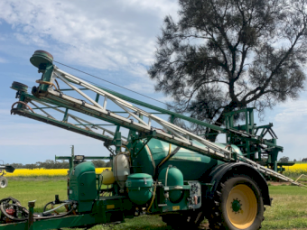 2000 Goldacres 5030 Boom Spray