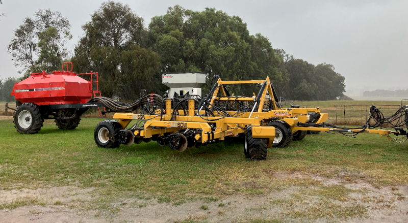 2021 Serafin Ultisow S944 Air Seeder with Horwood Bagshaw 6000 Cart
