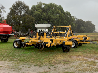 2021 Serafin Ultisow S944 Air Seeder with Horwood Bagshaw 6000 Cart