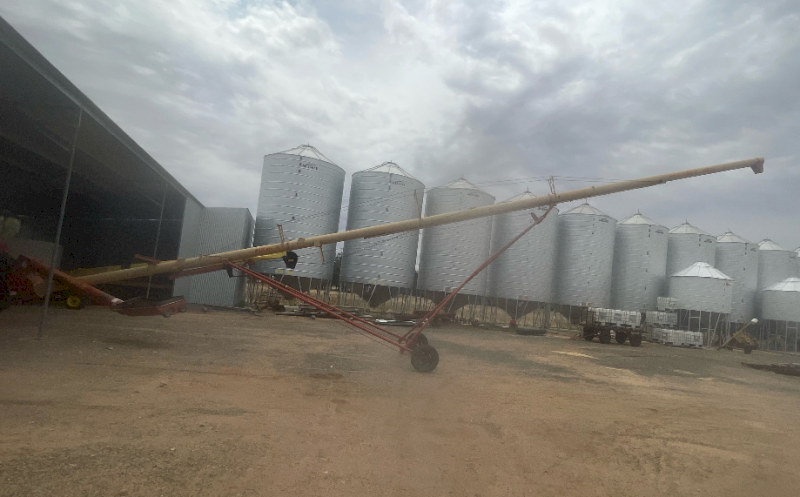Westfield 10-71 Swing Away Auger