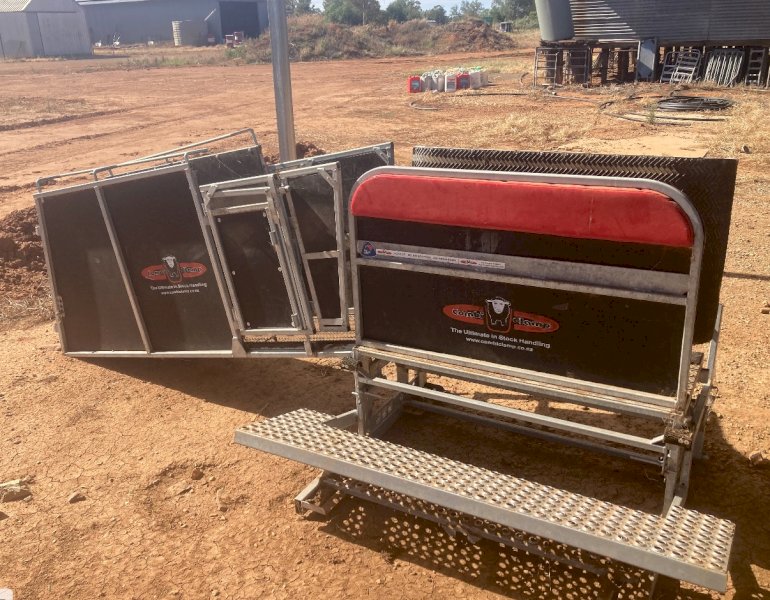 Combi Clamp Sheep Handler