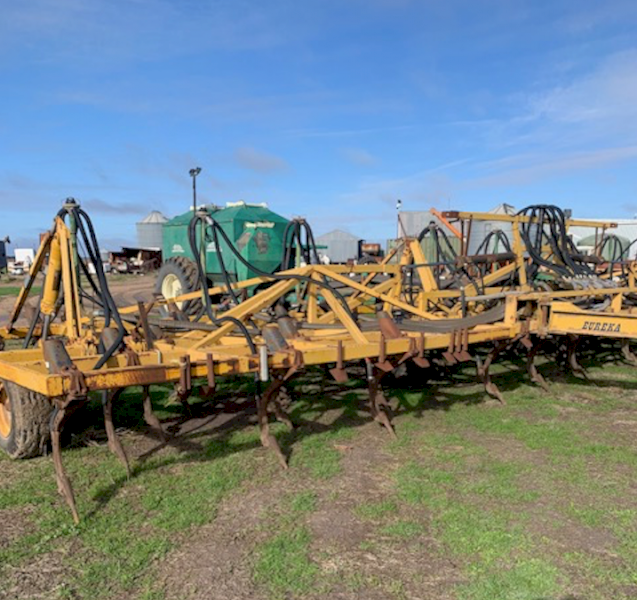 Simplicity Airseeder and 45ft AFM Bar