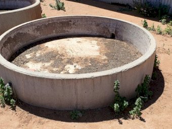 4 Round concrete Troughs