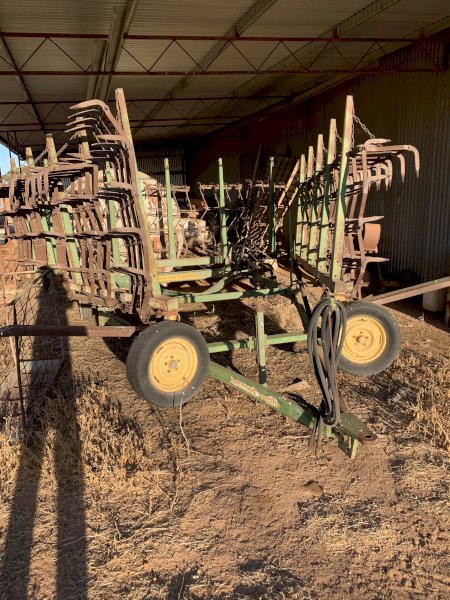 Horward Bagshaw 15 leaf hydraulic harrows.
