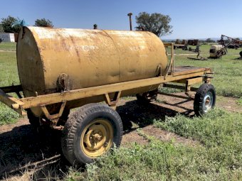 2000 L tank on Trailer