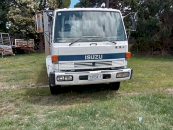 1992 Isuzu Tray Truck