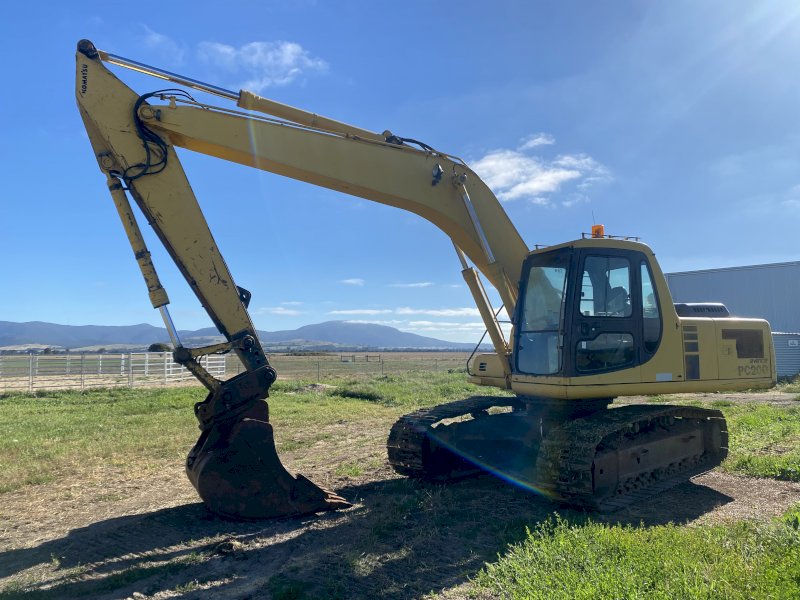 Komatsu PC200 Excavator
