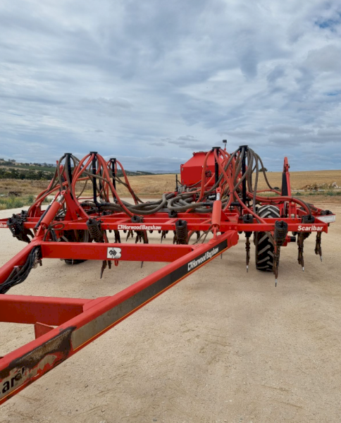 2004 Horwood Bagshaw Scaribar with 2008 Horwood Bagshaw 6000 Air Cart