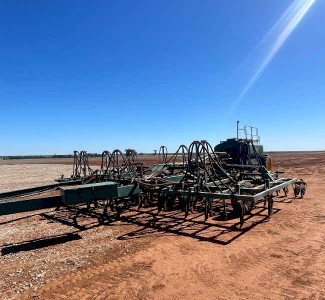 Janke Airseeder with Simplicity Air Cart