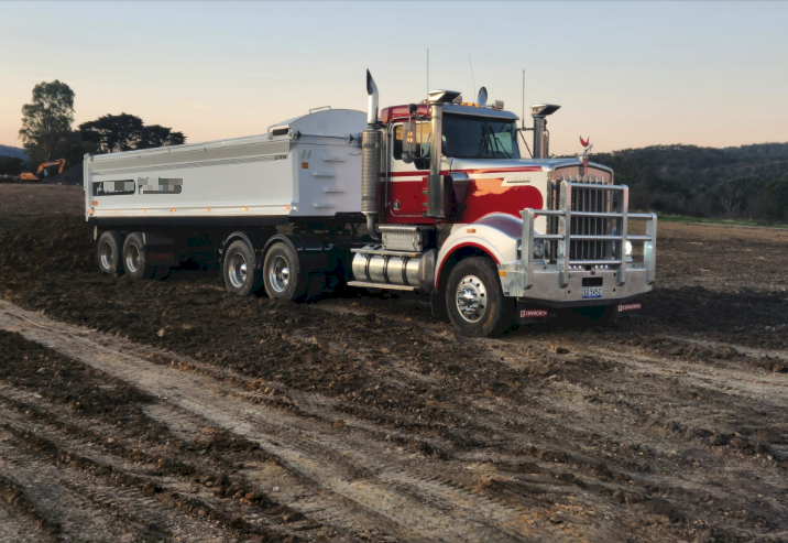 2007 Kenworth T904 with 2023 Gorski Tipper Trailer