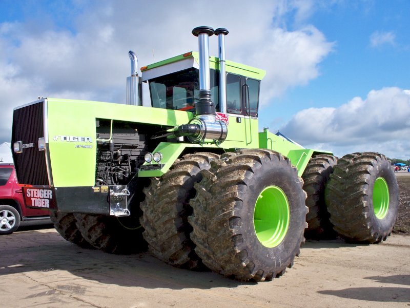 WANTED  Versatile 1150, Steiger Tiger 450/470, Baldwin  (any model)  Tractor
