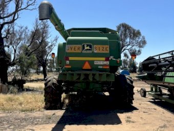 2000 John Deere 9650  Header with 930 D Front +3 axle leaf trailer