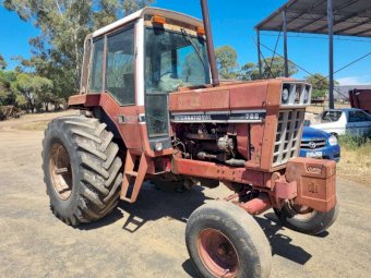 1986 International 786 Tractor