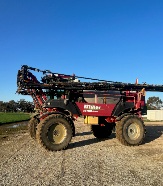 2013 Miller Nitro 4365 SP Boom Spray