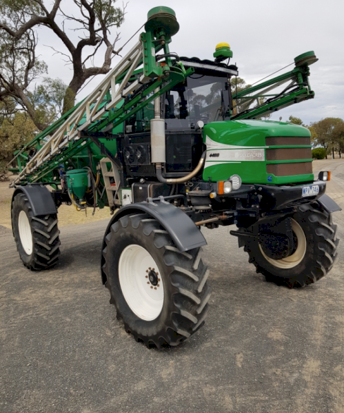 2005 Goldacres 4400 SP Boom Spray