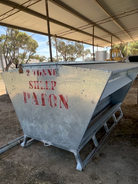 Paton Feeder 2.0 tonne