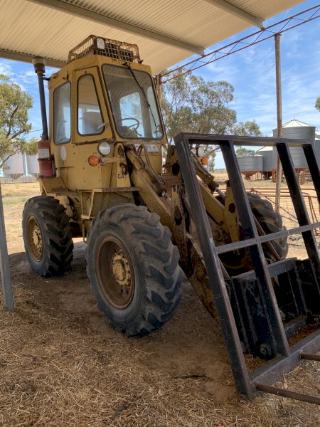Caterpillar Front End Loader 910
