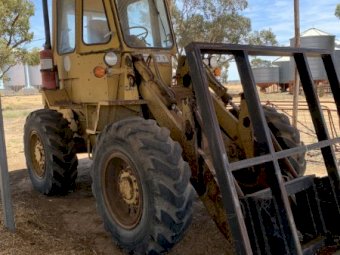 Caterpillar Front End Loader 910
