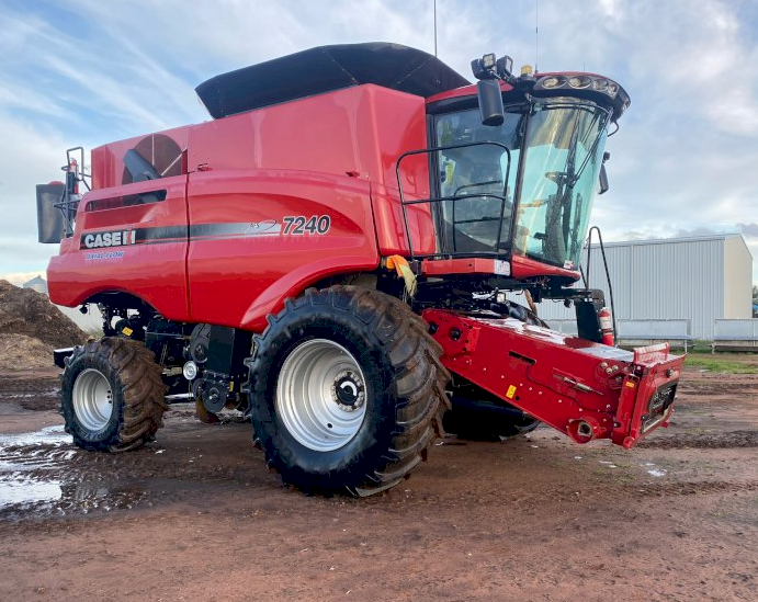 2017 Case IH 7240 Header with 2007 MacDon 40ft 2152 Draper Front