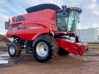 2017 Case IH 7240 Header with 2007 MacDon 40ft 2152 Draper Front