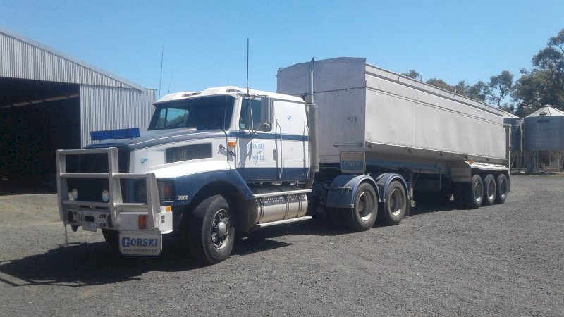 1996 International S Line Prime Mover with 1985 Muscat 32ft Aluminum Tipper